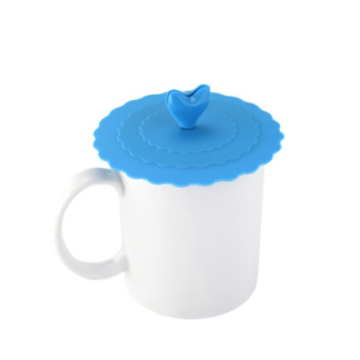 Blue Cup cover with slot in handle for spoon or whatever. This cover protects drinks from bugs and dust.